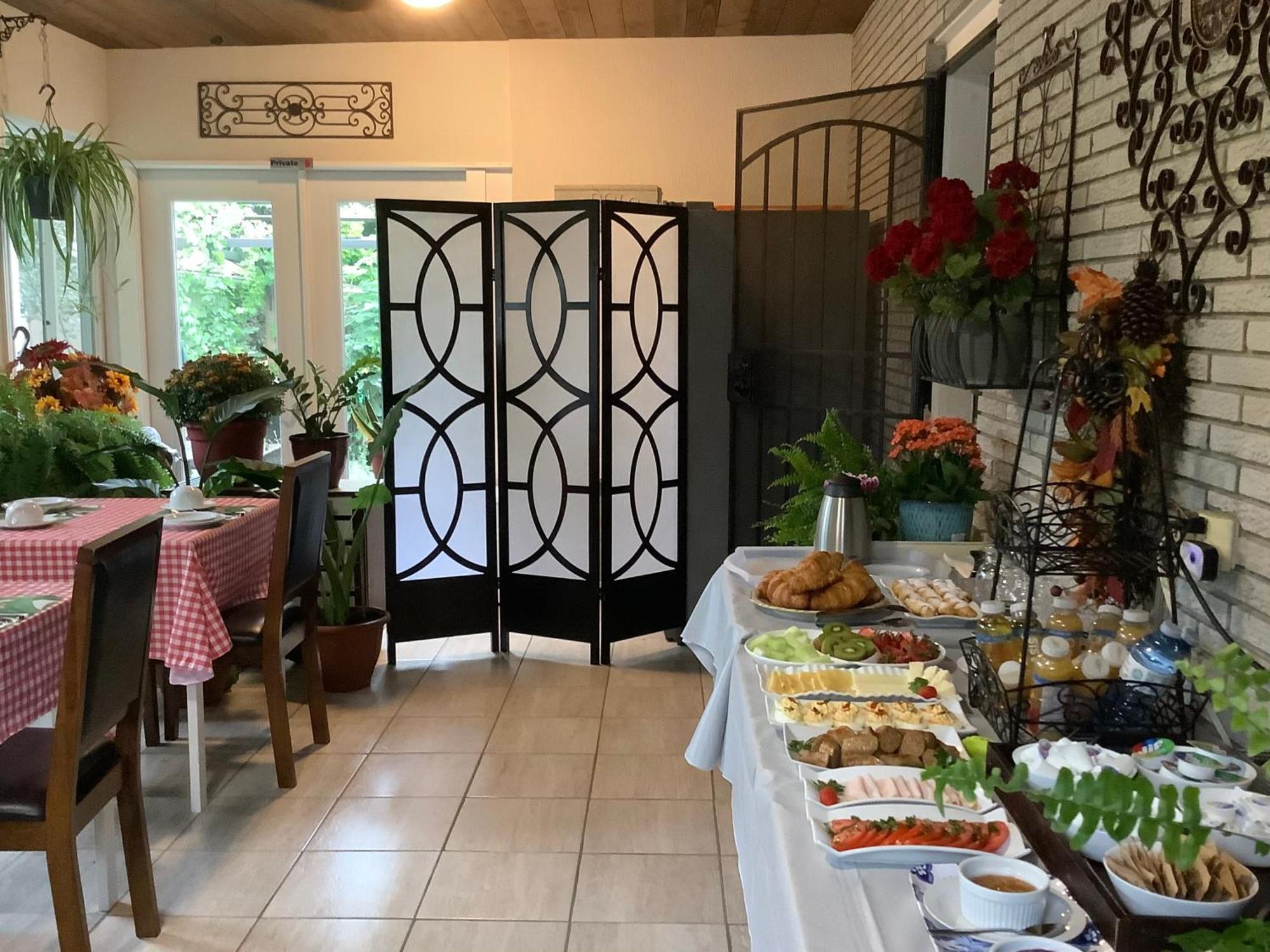 Via Veneto - Old Town Bed & Breakfast Niagara-on-the-Lake Екстериор снимка